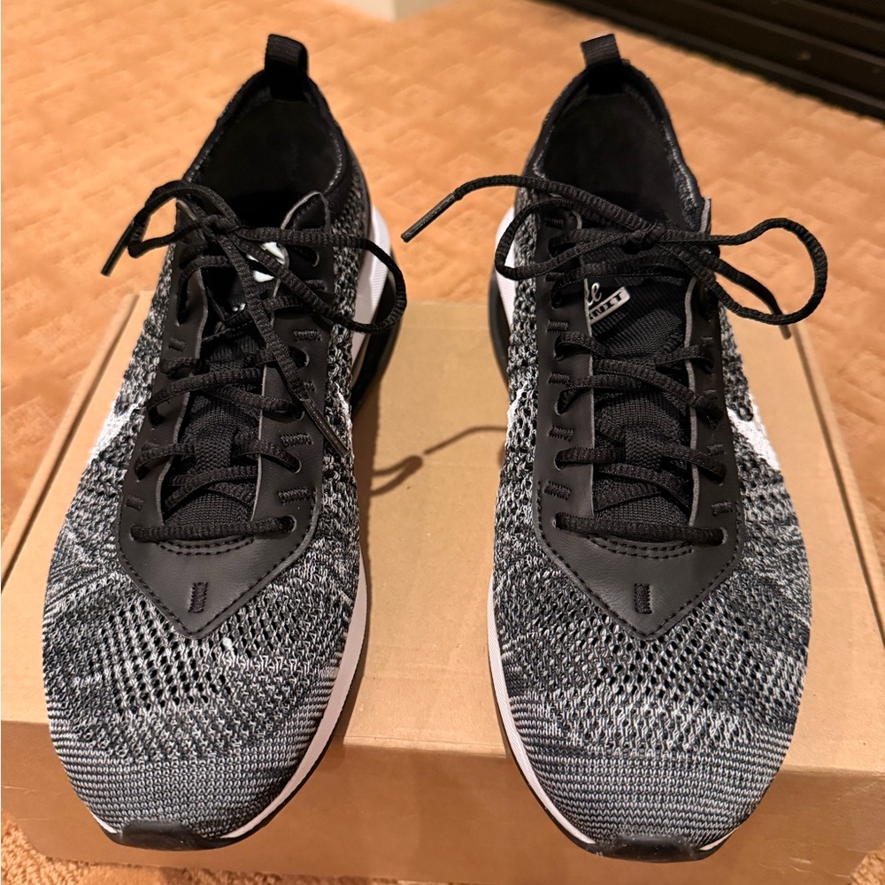 Nike Flyknit Racer - Picture 4 of 7